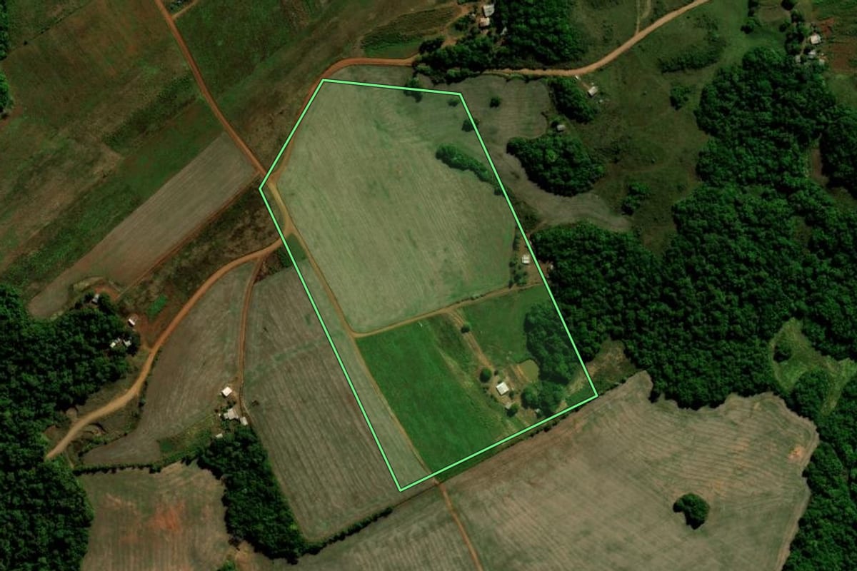 Imagem de satélite do imóvel rural em Salto do Jacuí (RS), com o contorno declarado no CAR desenhado por cima.