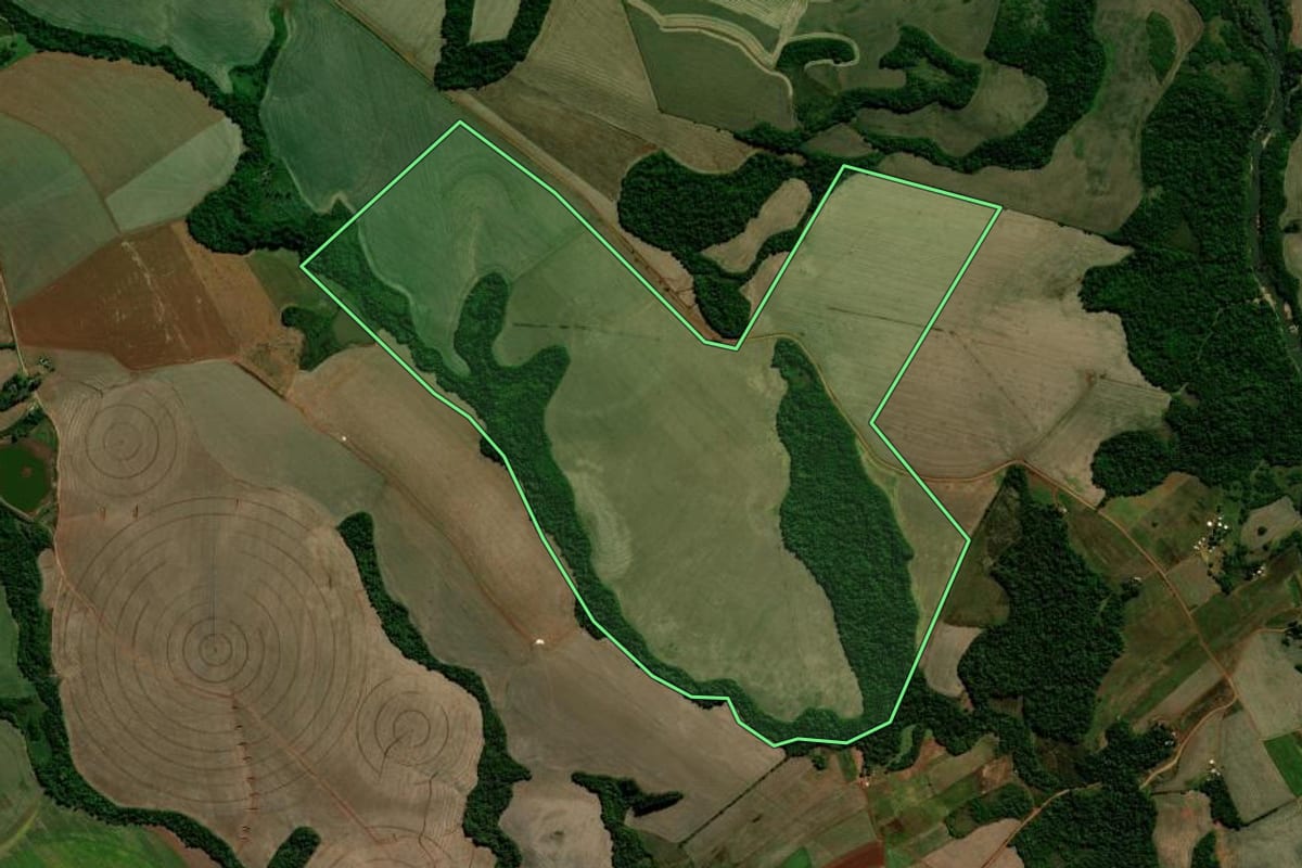 Imagem de satélite do imóvel rural em Salto do Jacuí (RS), com o contorno declarado no CAR desenhado por cima.