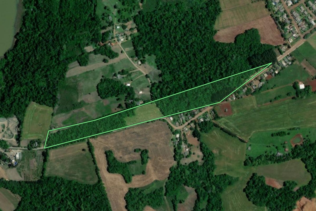 Imagem de satélite do imóvel rural em Salto do Jacuí (RS), com o contorno declarado no CAR desenhado por cima.