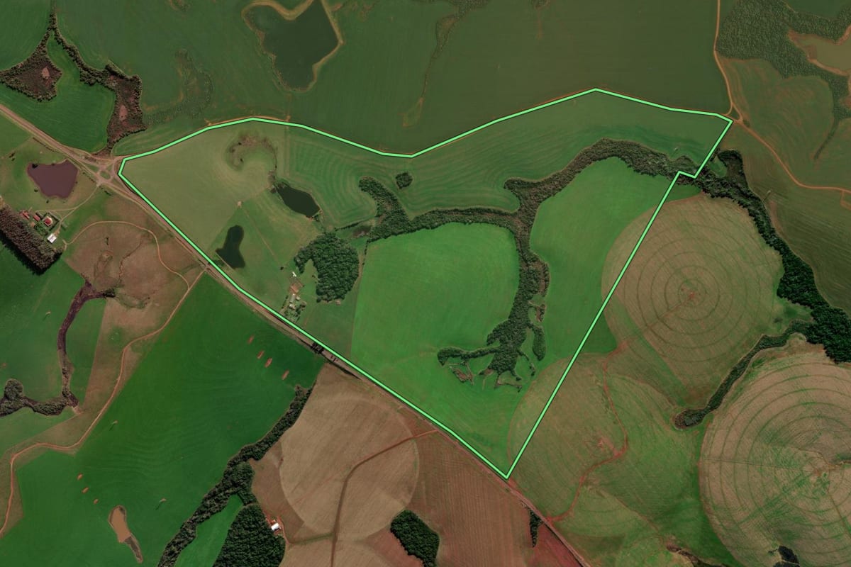 Imagem de satélite do imóvel rural em Salto do Jacuí (RS), com o contorno declarado no CAR desenhado por cima.