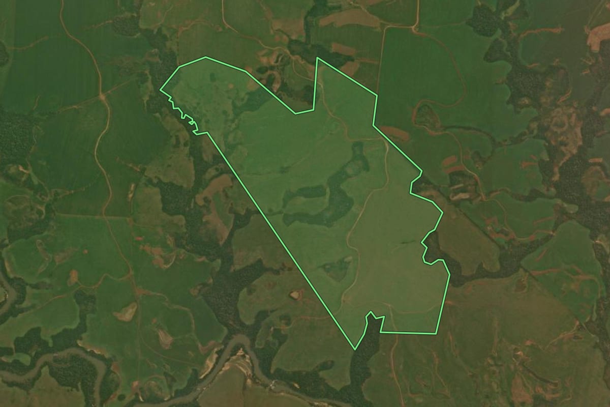 Imagem de satélite do imóvel rural em Salto do Jacuí (RS), com o contorno declarado no CAR desenhado por cima.