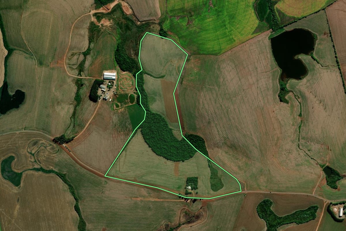 Imagem de satélite do imóvel rural em Salto do Jacuí (RS), com o contorno declarado no CAR desenhado por cima.