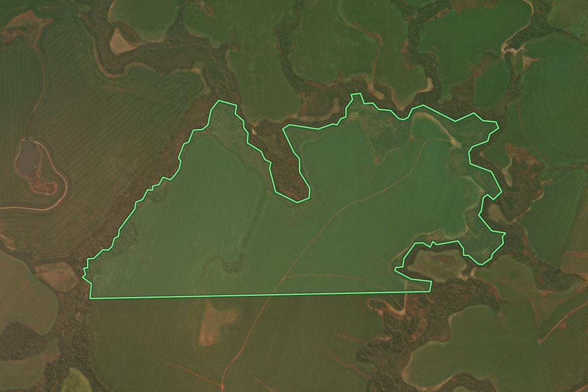 Imagem de satélite do imóvel rural em Salto do Jacuí (RS), com o contorno declarado no CAR desenhado por cima.