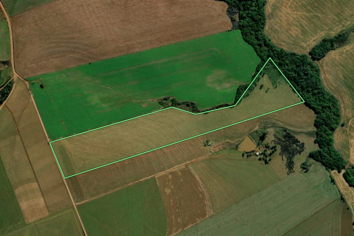 Imagem de satélite do imóvel rural em Salto do Jacuí (RS), com o contorno declarado no CAR desenhado por cima.