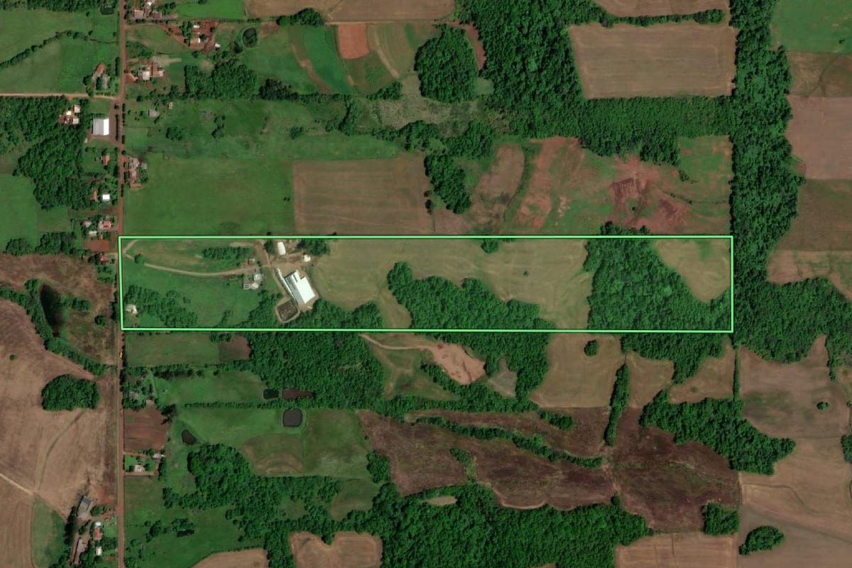 Imagem de satélite do imóvel rural em Salvador das Missões (RS), com o contorno declarado no CAR desenhado por cima.