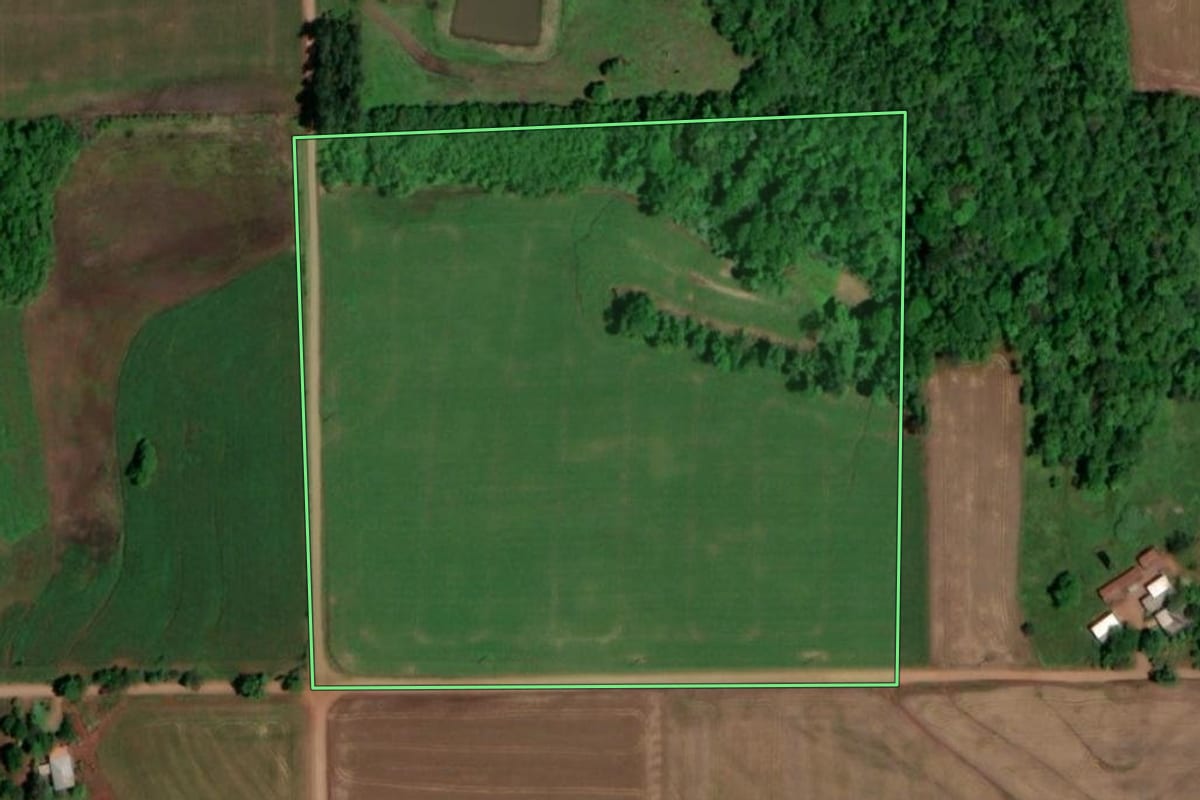 Imagem de satélite do imóvel rural em Salvador das Missões (RS), com o contorno declarado no CAR desenhado por cima.