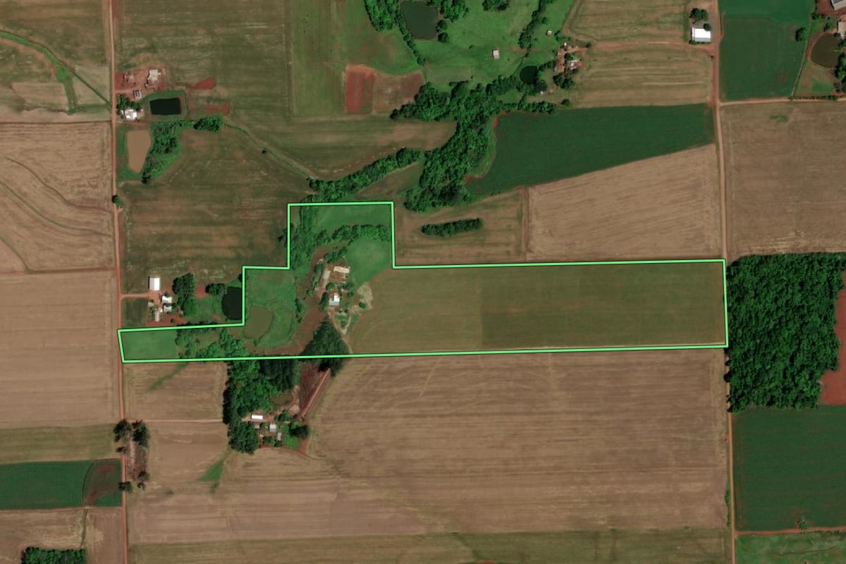 Imagem de satélite do imóvel rural em Salvador das Missões (RS), com o contorno declarado no CAR desenhado por cima.