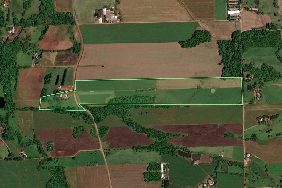 Imagem de satélite do imóvel rural em Salvador das Missões (RS), com o contorno declarado no CAR desenhado por cima.