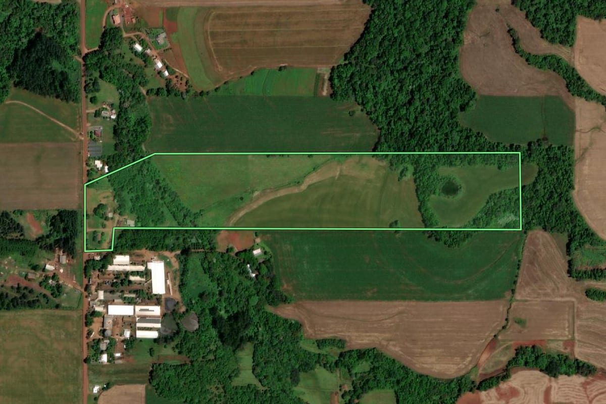 Imagem de satélite do imóvel rural em Salvador das Missões (RS), com o contorno declarado no CAR desenhado por cima.