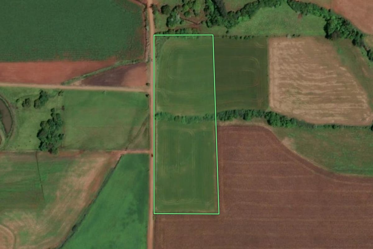 Imagem de satélite do imóvel rural em Salvador das Missões (RS), com o contorno declarado no CAR desenhado por cima.