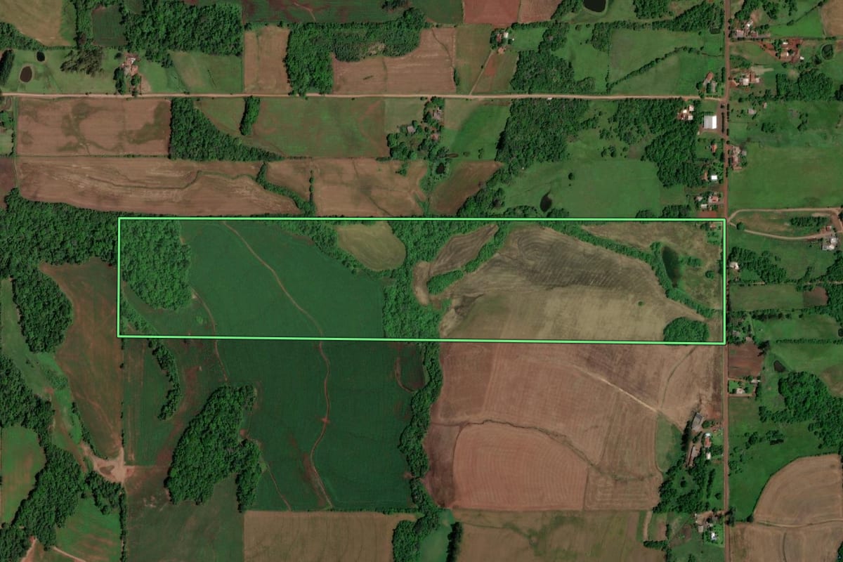 Imagem de satélite do imóvel rural em Salvador das Missões (RS), com o contorno declarado no CAR desenhado por cima.