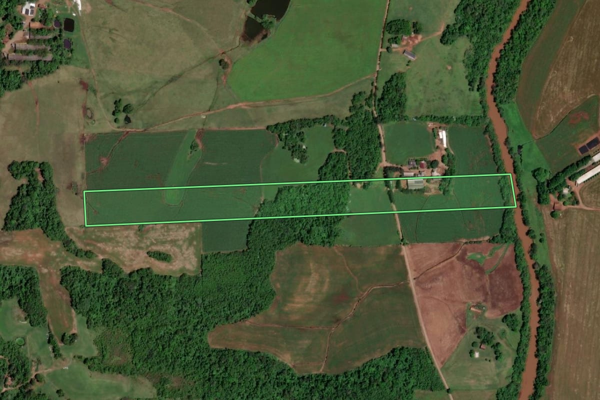 Imagem de satélite do imóvel rural em Salvador das Missões (RS), com o contorno declarado no CAR desenhado por cima.