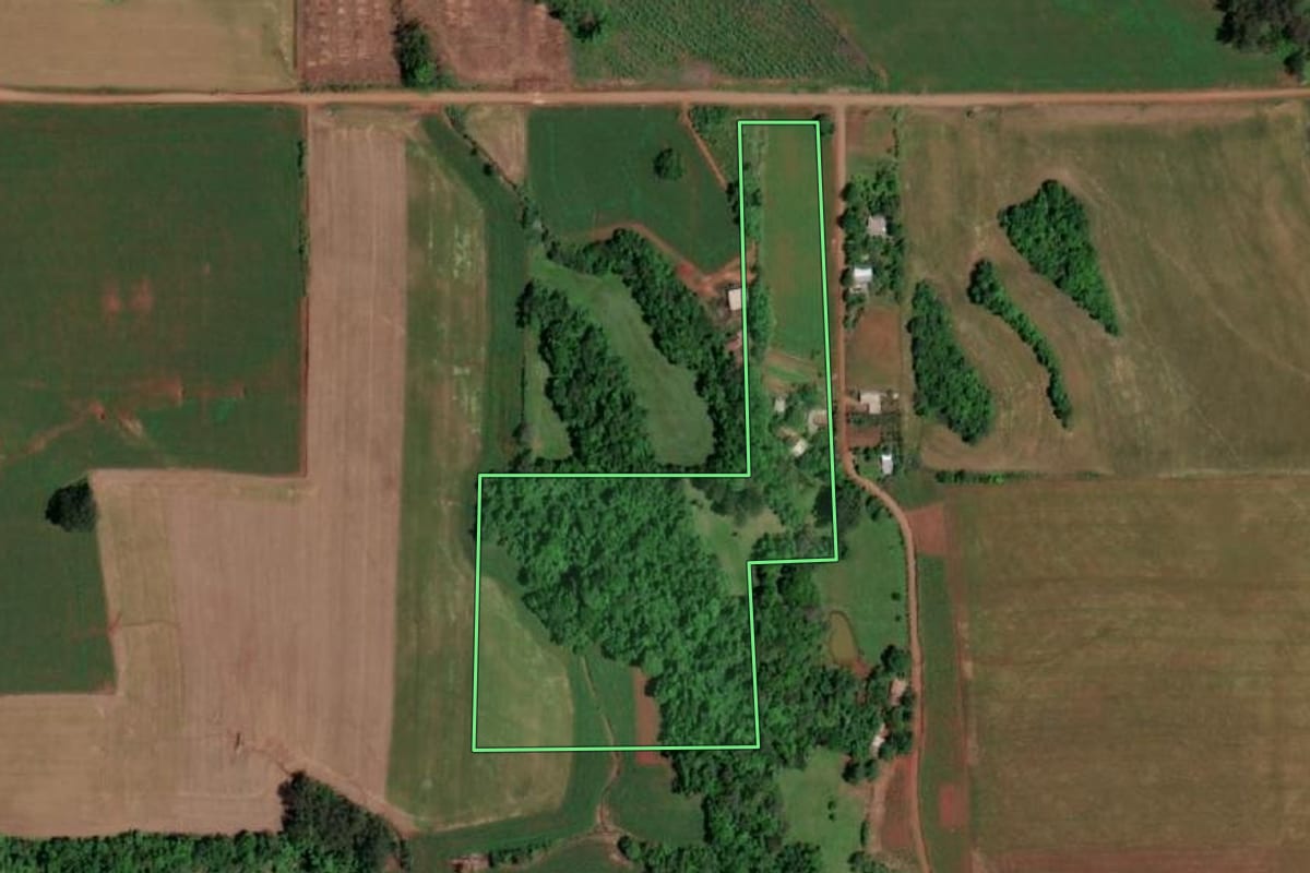 Imagem de satélite do imóvel rural em Salvador das Missões (RS), com o contorno declarado no CAR desenhado por cima.