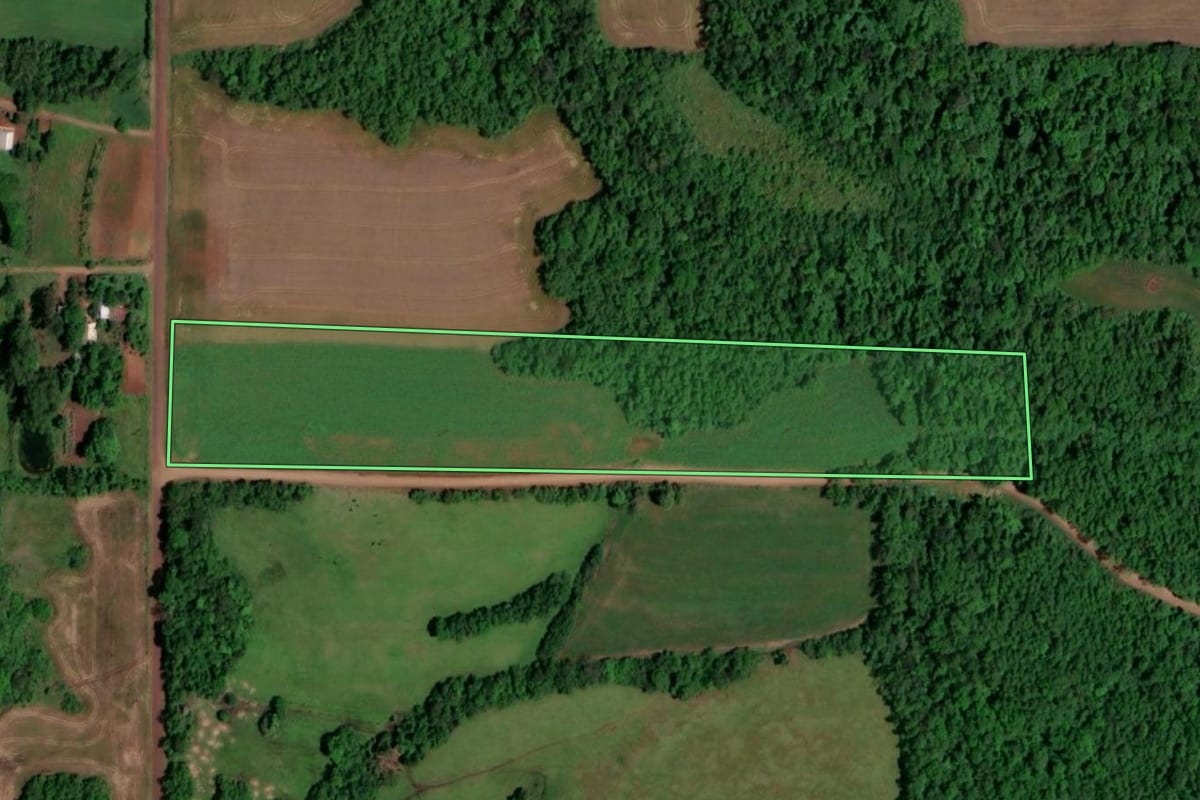 Imagem de satélite do imóvel rural em Salvador das Missões (RS), com o contorno declarado no CAR desenhado por cima.