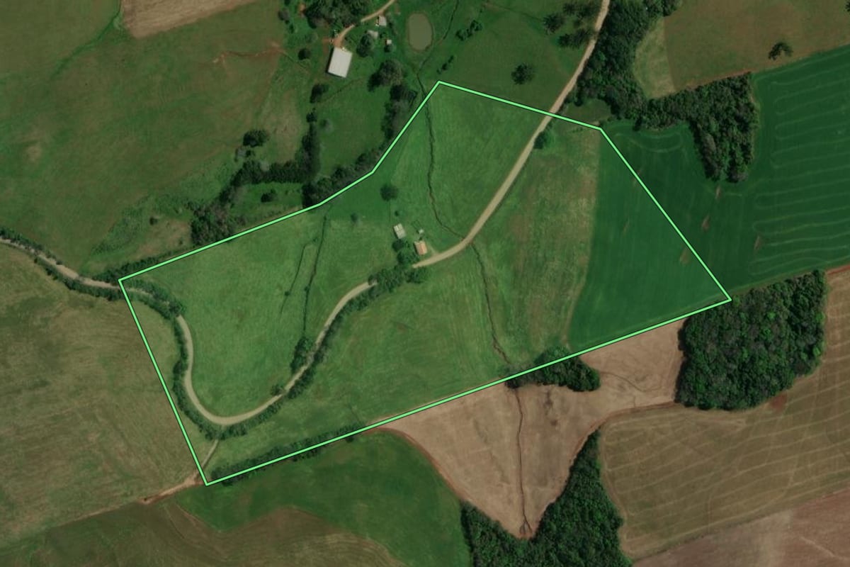 Imagem de satélite do imóvel rural em Sananduva (RS), com o contorno declarado no CAR desenhado por cima.