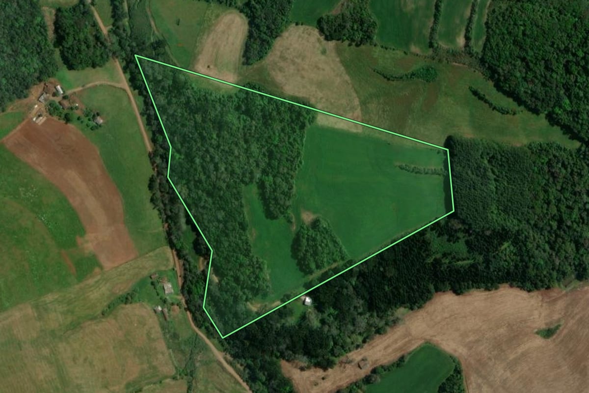 Imagem de satélite do imóvel rural em Sananduva (RS), com o contorno declarado no CAR desenhado por cima.