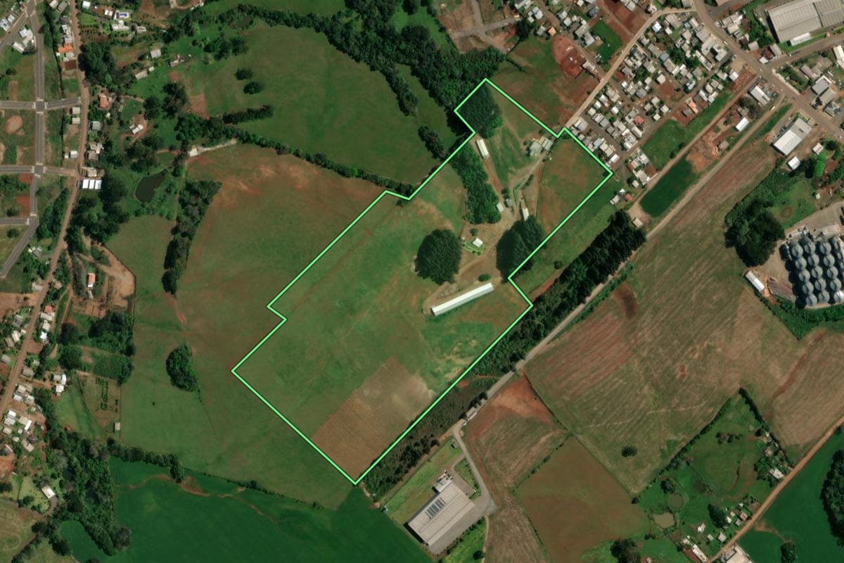 Imagem de satélite do imóvel rural em Sananduva (RS), com o contorno declarado no CAR desenhado por cima.