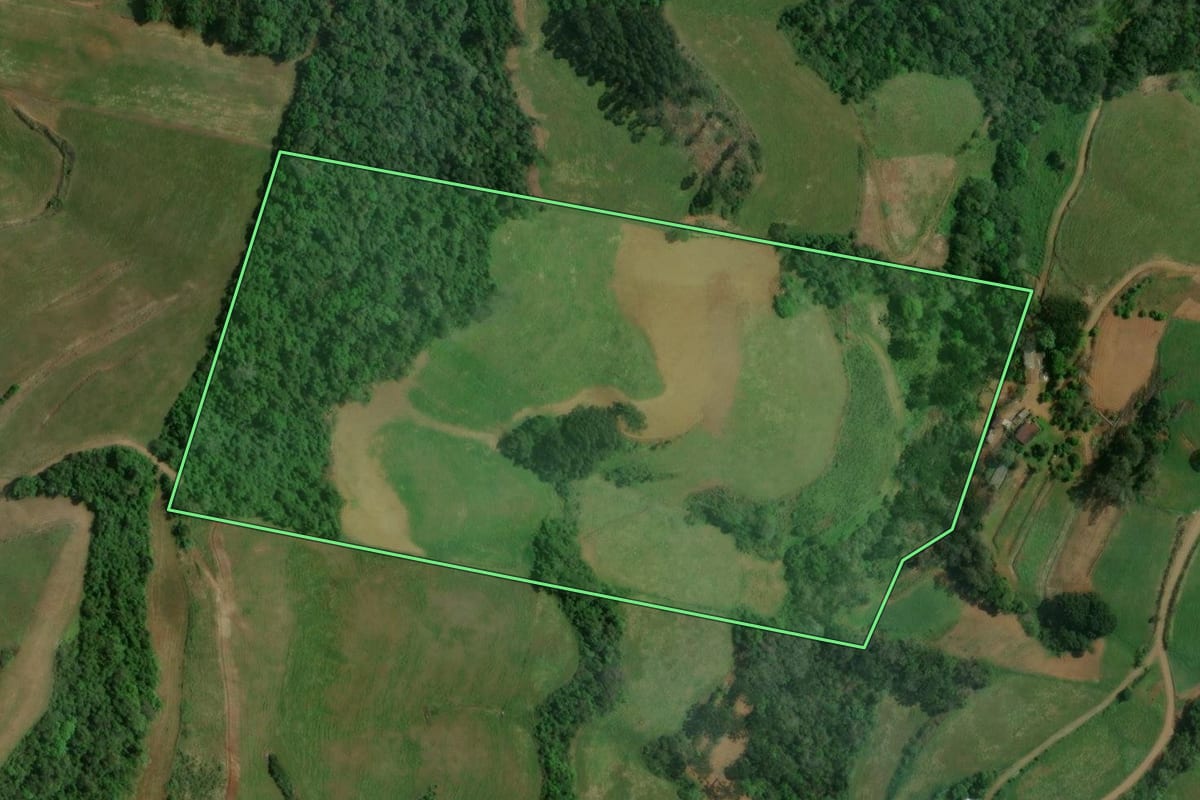 Imagem de satélite do imóvel rural em Sananduva (RS), com o contorno declarado no CAR desenhado por cima.