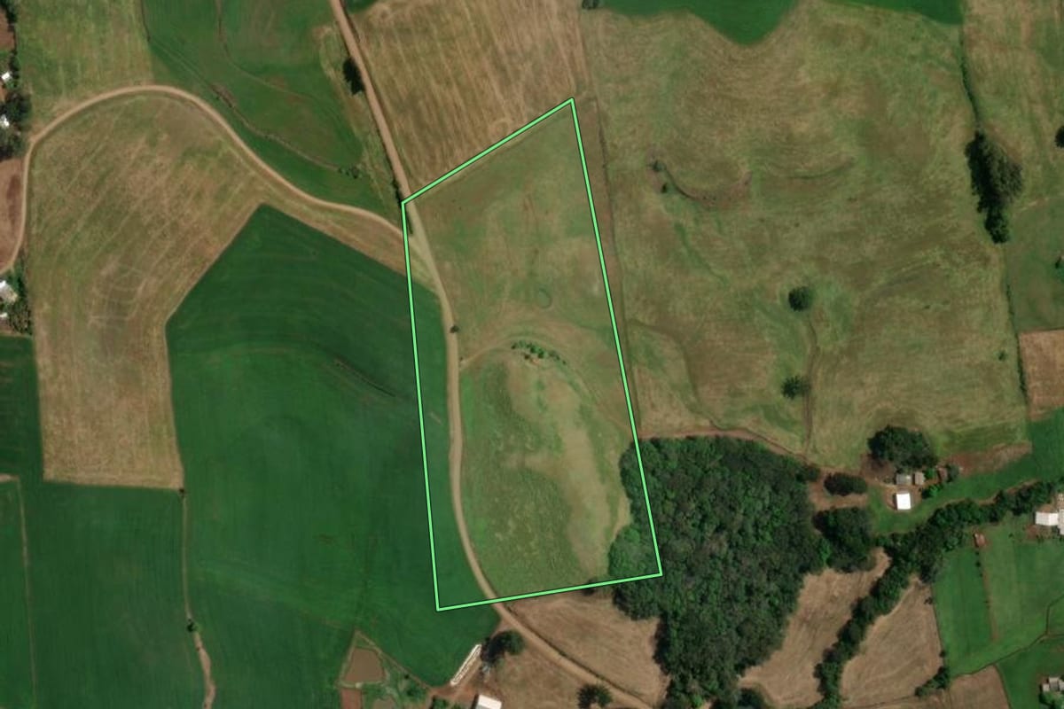 Imagem de satélite do imóvel rural em Sananduva (RS), com o contorno declarado no CAR desenhado por cima.