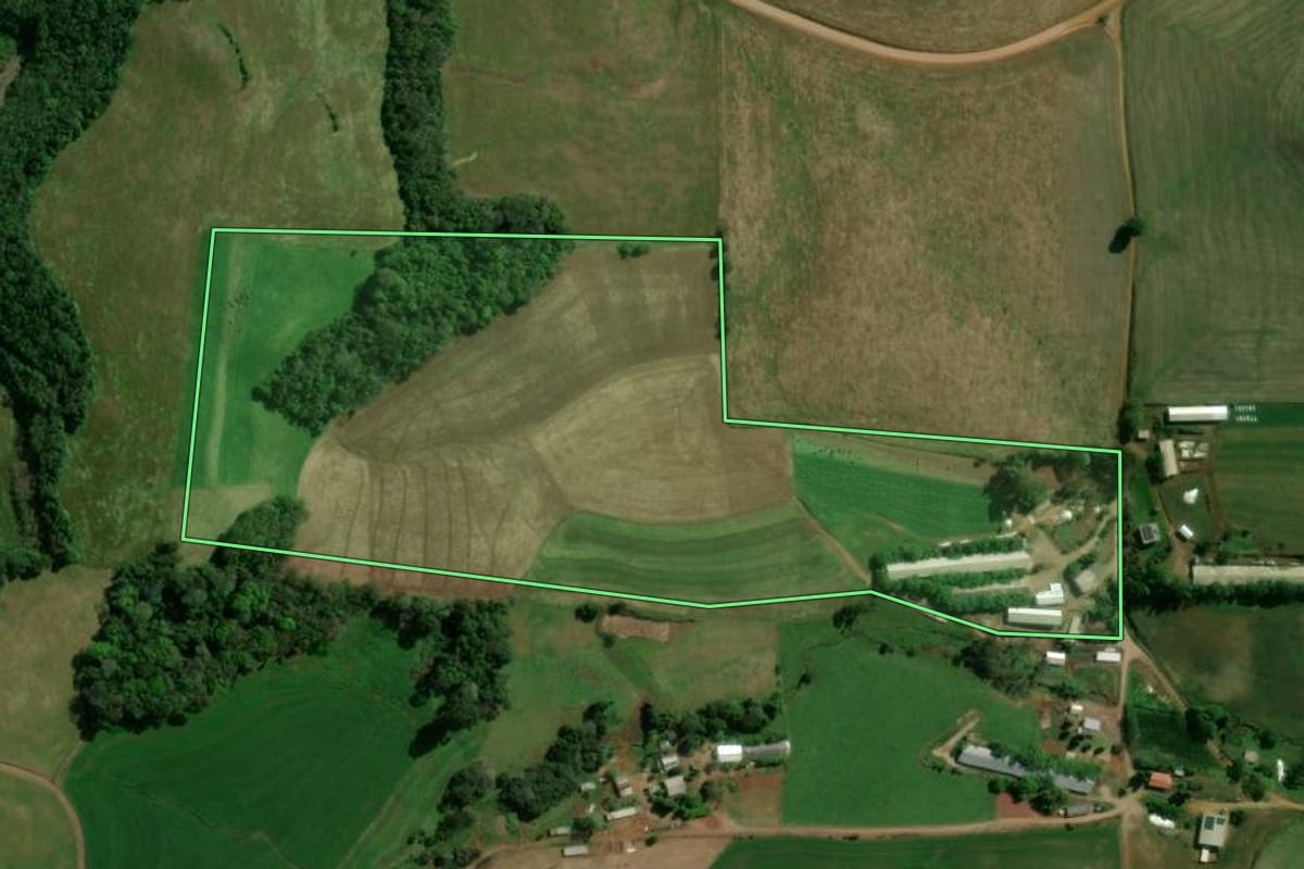 Imagem de satélite do imóvel rural em Sananduva (RS), com o contorno declarado no CAR desenhado por cima.