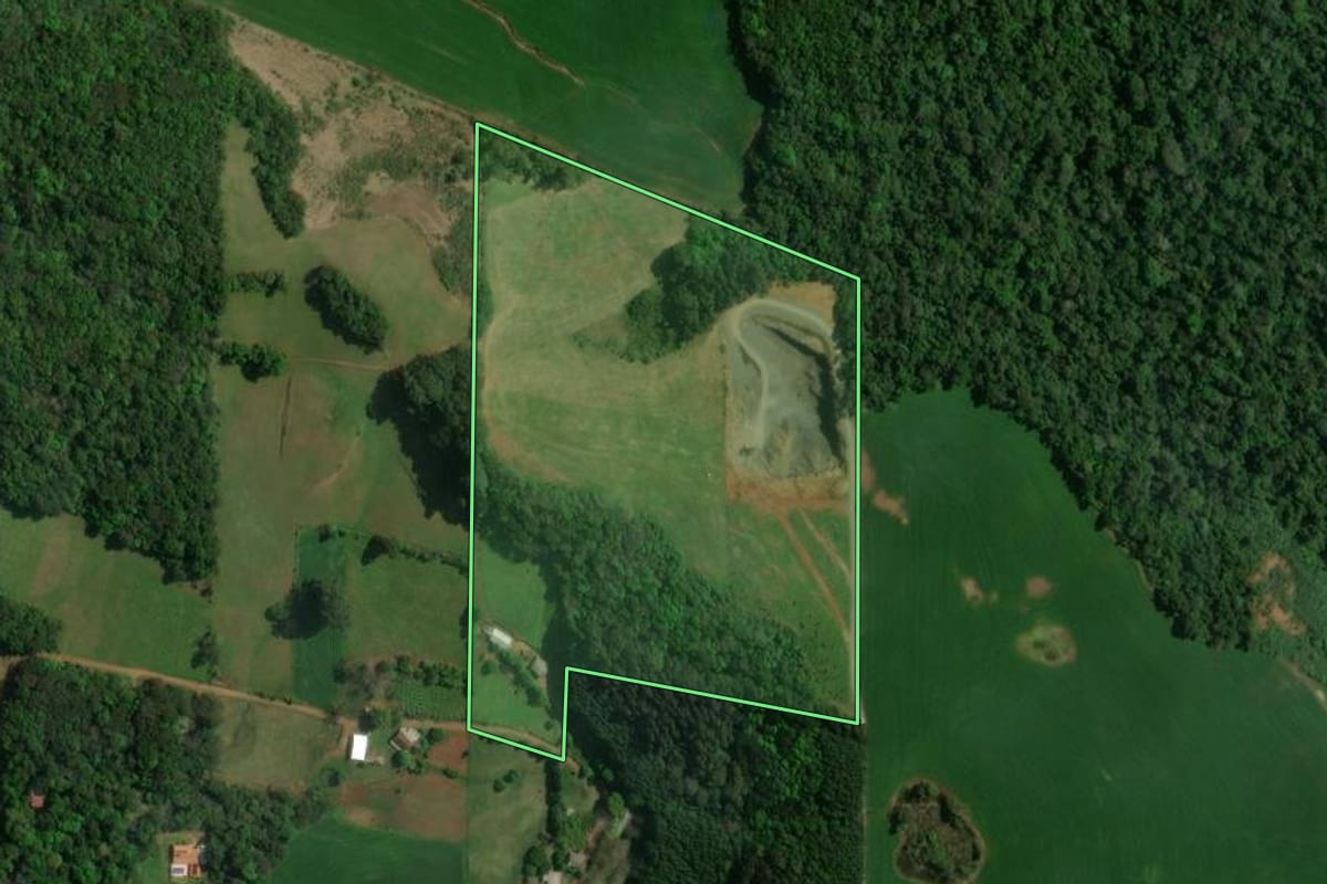 Imagem de satélite do imóvel rural em Sananduva (RS), com o contorno declarado no CAR desenhado por cima.