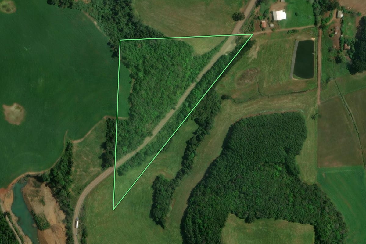 Imagem de satélite do imóvel rural em Sananduva (RS), com o contorno declarado no CAR desenhado por cima.