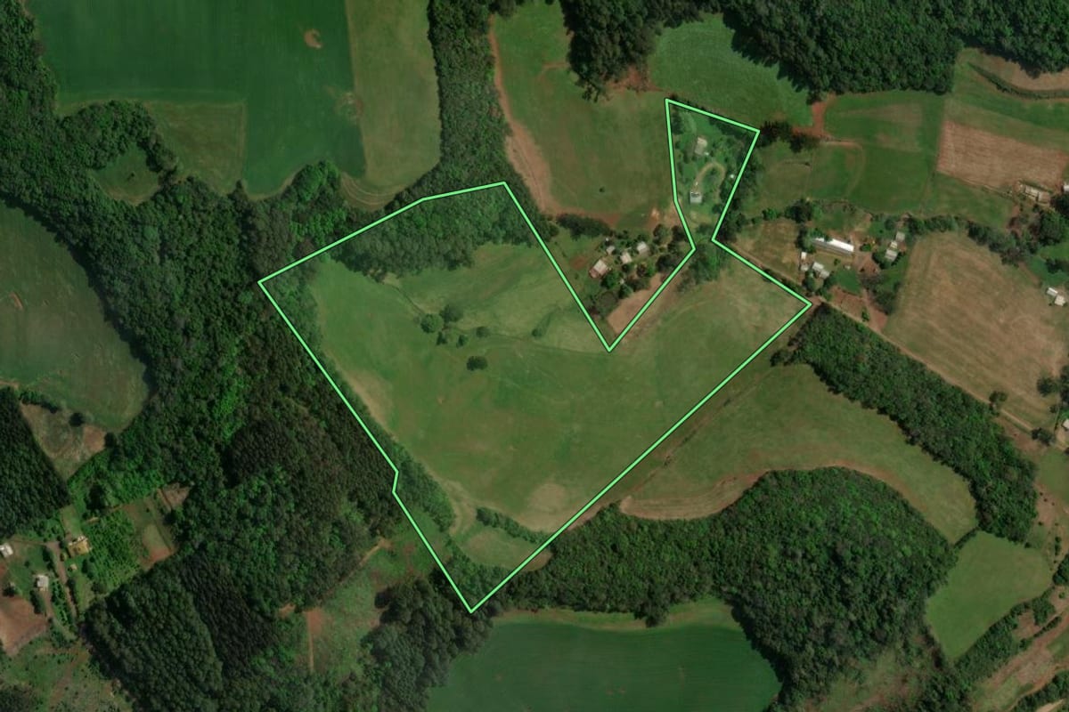 Imagem de satélite do imóvel rural em Sananduva (RS), com o contorno declarado no CAR desenhado por cima.