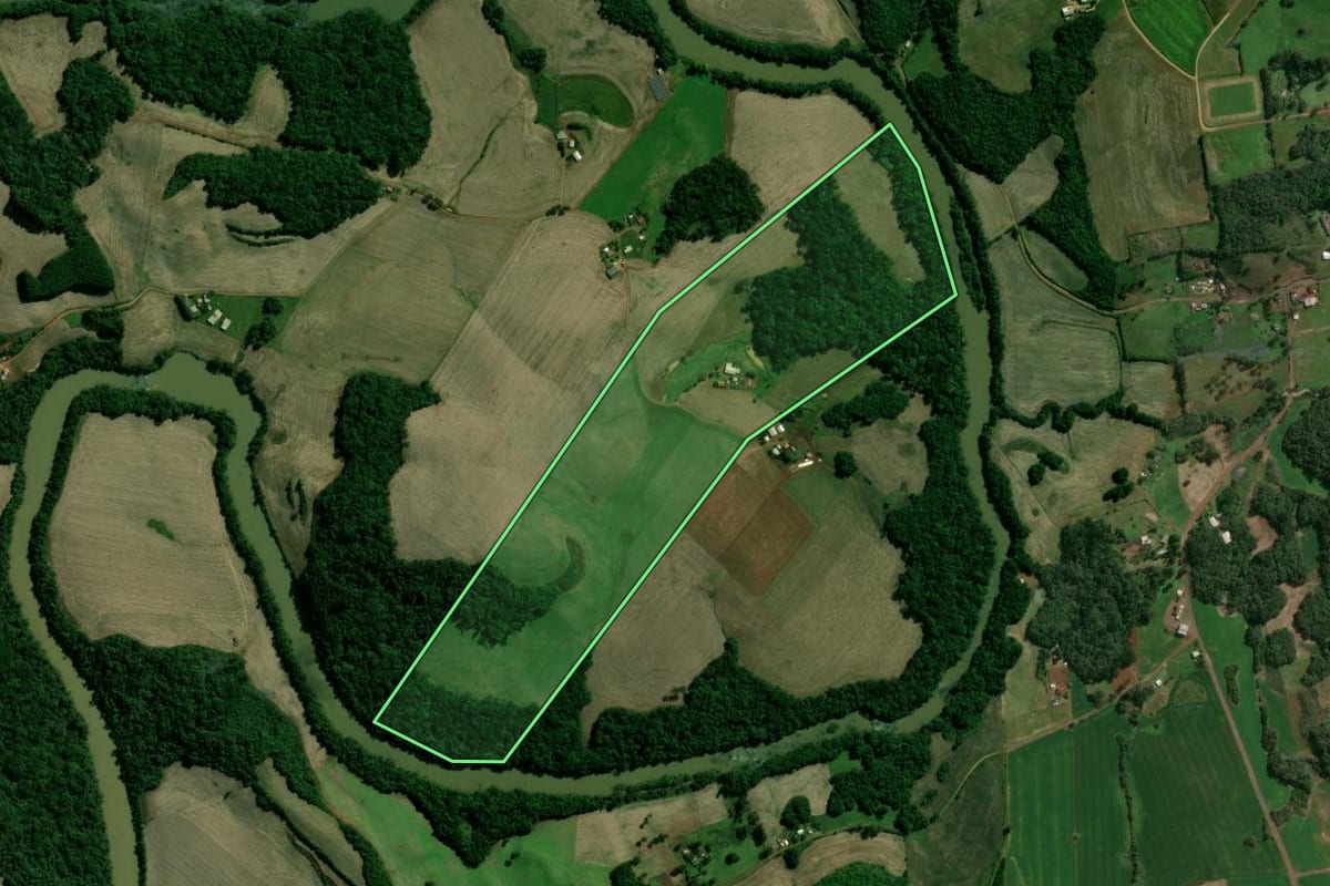 Imagem de satélite do imóvel rural em Sananduva (RS), com o contorno declarado no CAR desenhado por cima.