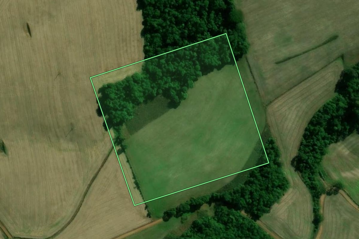 Imagem de satélite do imóvel rural em Sananduva (RS), com o contorno declarado no CAR desenhado por cima.