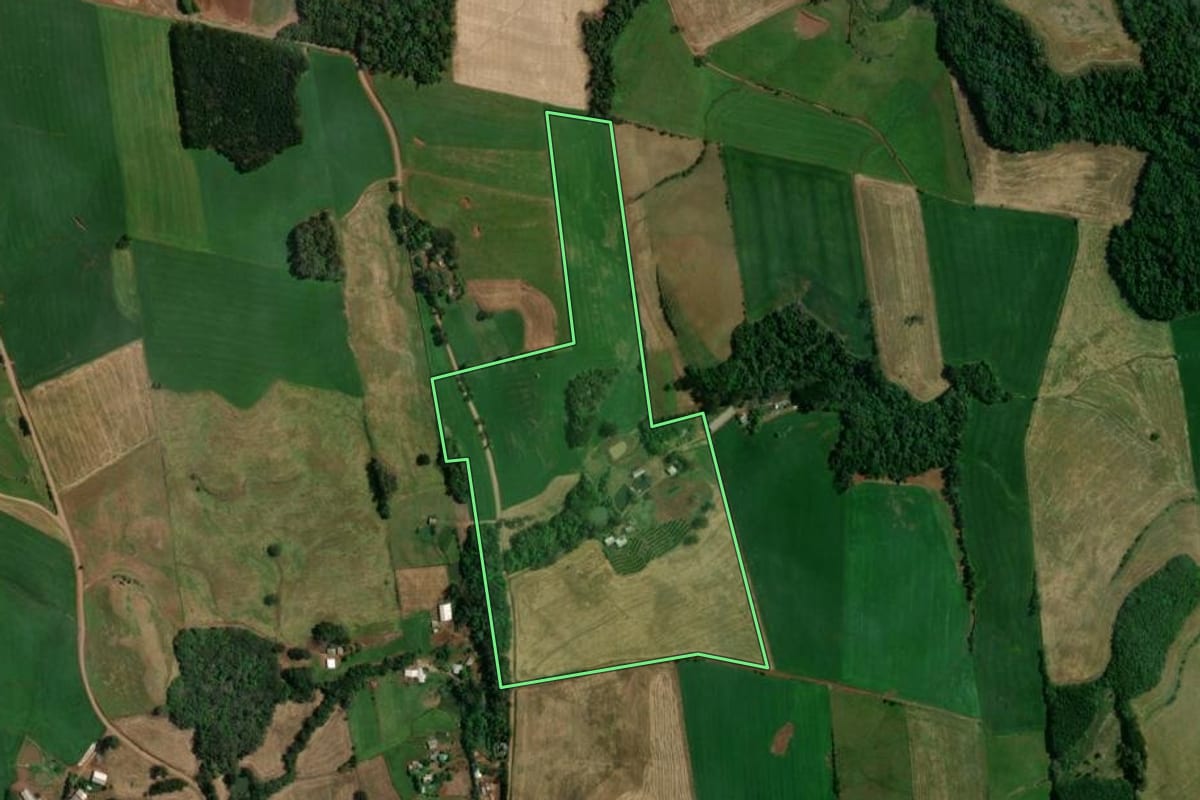 Imagem de satélite do imóvel rural em Sananduva (RS), com o contorno declarado no CAR desenhado por cima.