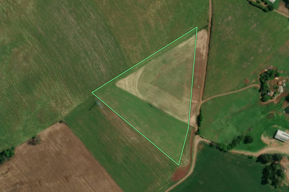 Imagem de satélite do imóvel rural em Sananduva (RS), com o contorno declarado no CAR desenhado por cima.