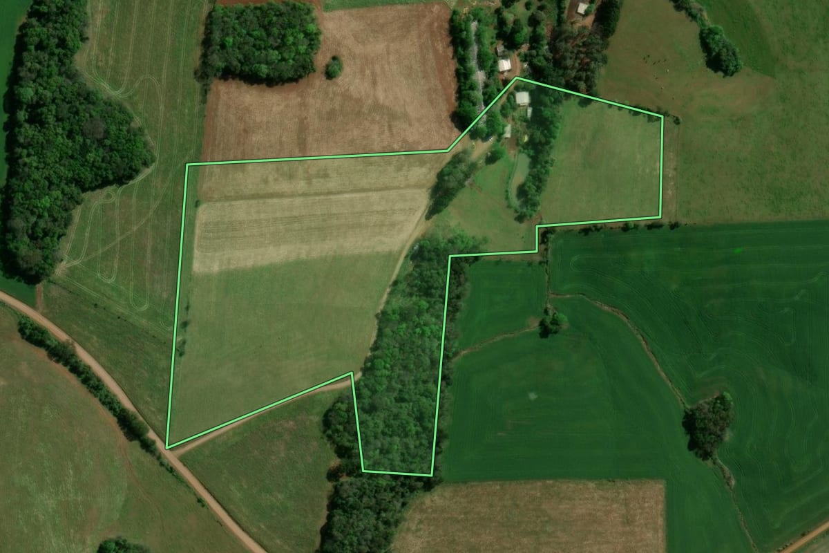 Imagem de satélite do imóvel rural em Sananduva (RS), com o contorno declarado no CAR desenhado por cima.