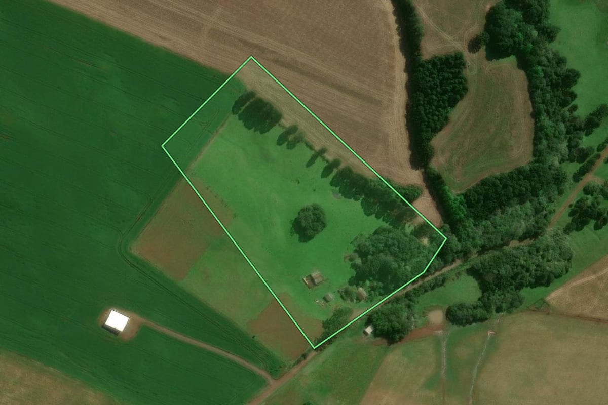 Imagem de satélite do imóvel rural em Sananduva (RS), com o contorno declarado no CAR desenhado por cima.