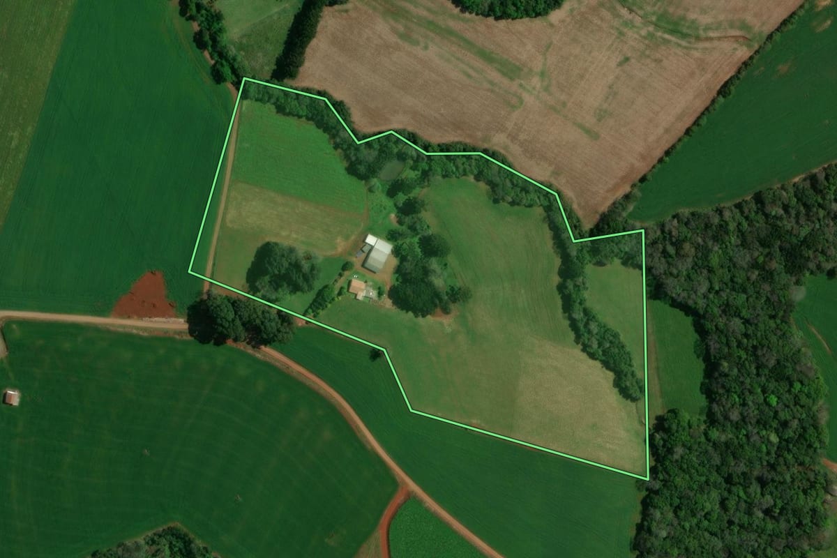 Imagem de satélite do imóvel rural em Sananduva (RS), com o contorno declarado no CAR desenhado por cima.
