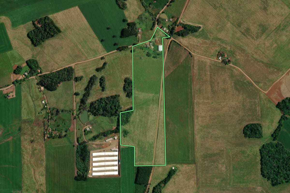 Imagem de satélite do imóvel rural em Sananduva (RS), com o contorno declarado no CAR desenhado por cima.