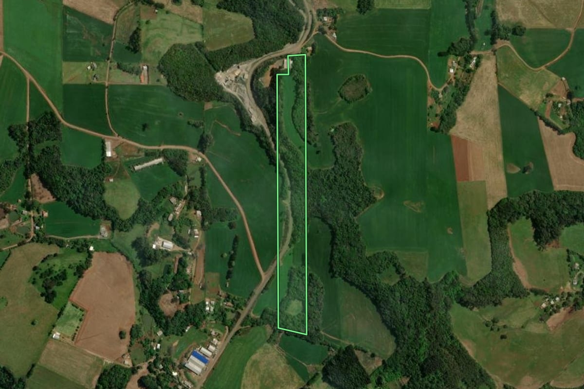 Imagem de satélite do imóvel rural em Sananduva (RS), com o contorno declarado no CAR desenhado por cima.