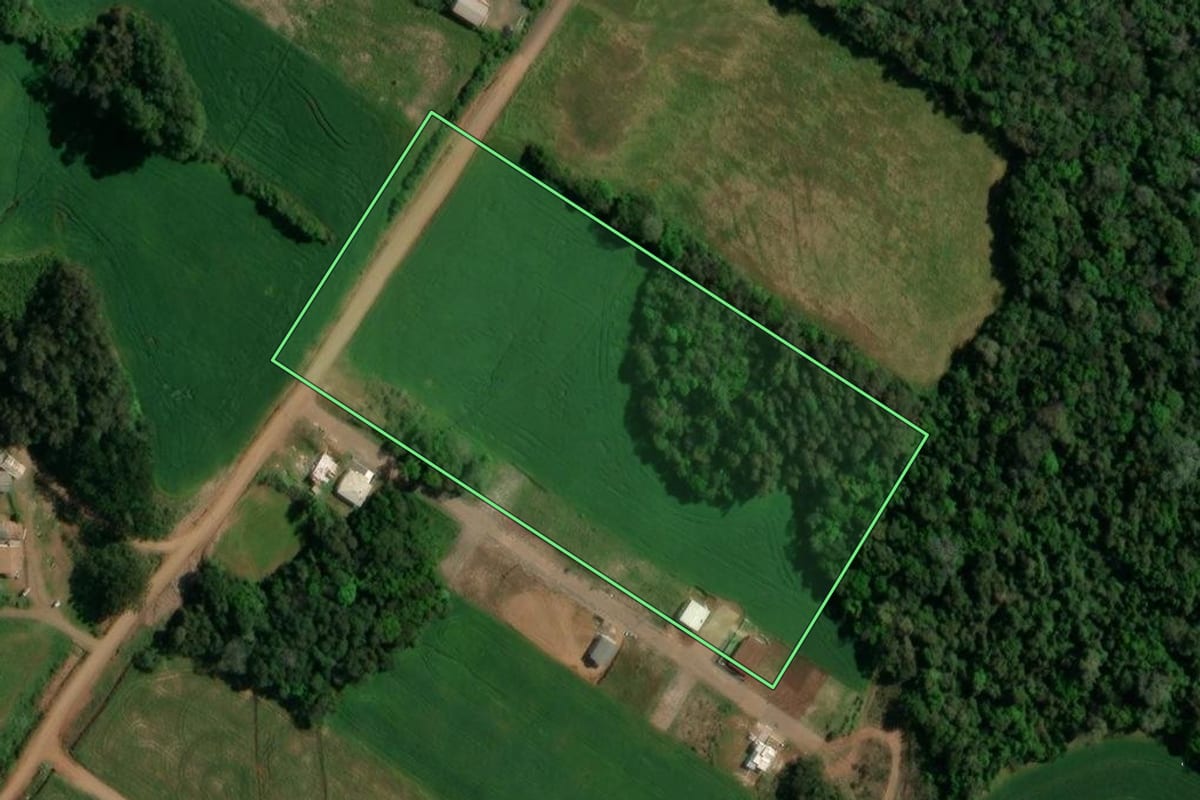 Imagem de satélite do imóvel rural em Sananduva (RS), com o contorno declarado no CAR desenhado por cima.