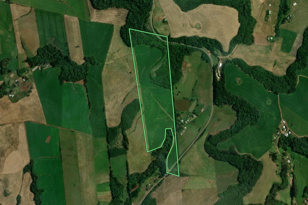 Imagem de satélite do imóvel rural em Sananduva (RS), com o contorno declarado no CAR desenhado por cima.