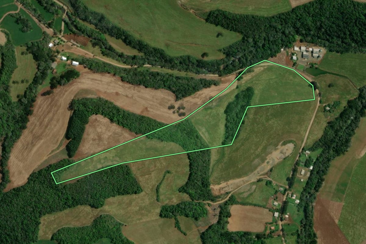 Imagem de satélite do imóvel rural em Sananduva (RS), com o contorno declarado no CAR desenhado por cima.