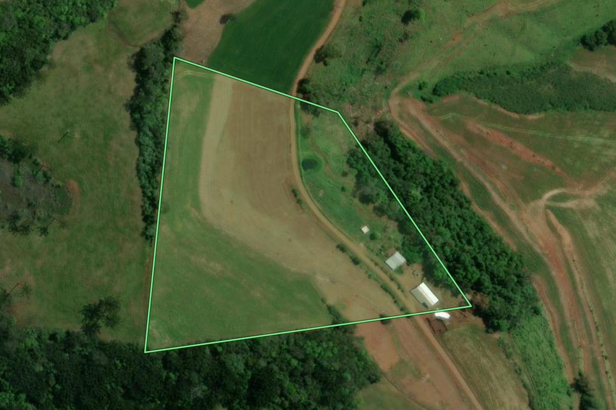 Imagem de satélite do imóvel rural em Sananduva (RS), com o contorno declarado no CAR desenhado por cima.