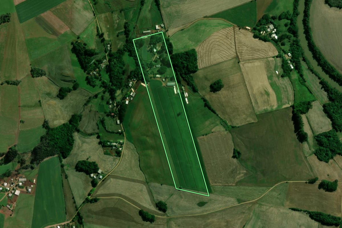 Imagem de satélite do imóvel rural em Sananduva (RS), com o contorno declarado no CAR desenhado por cima.