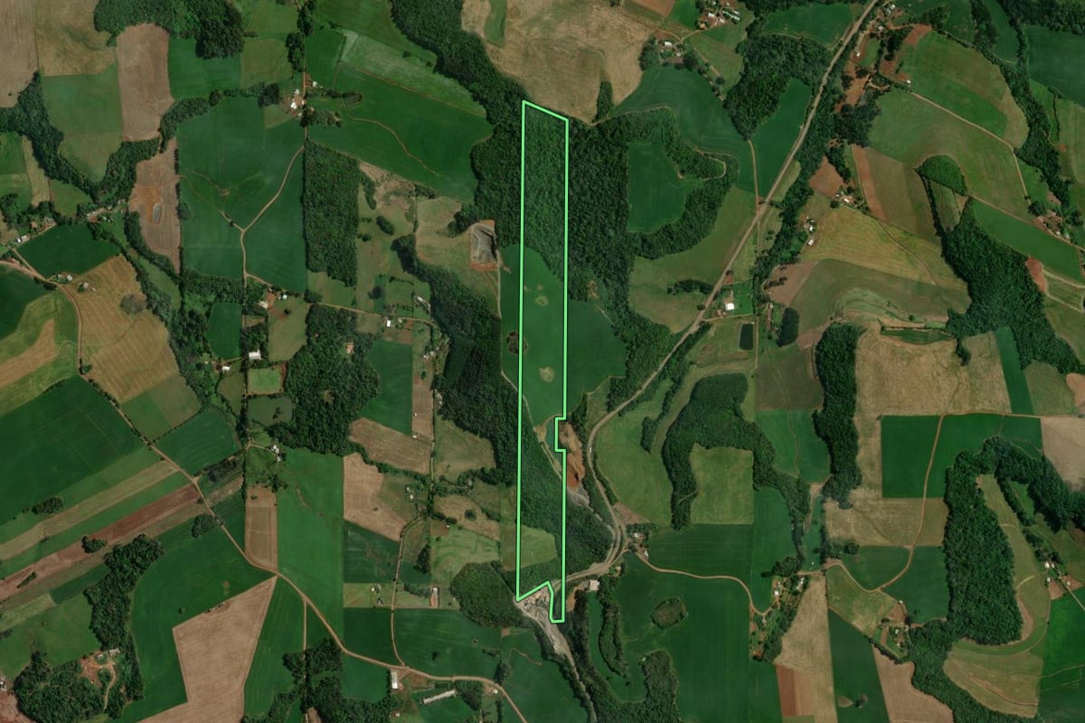 Imagem de satélite do imóvel rural em Sananduva (RS), com o contorno declarado no CAR desenhado por cima.