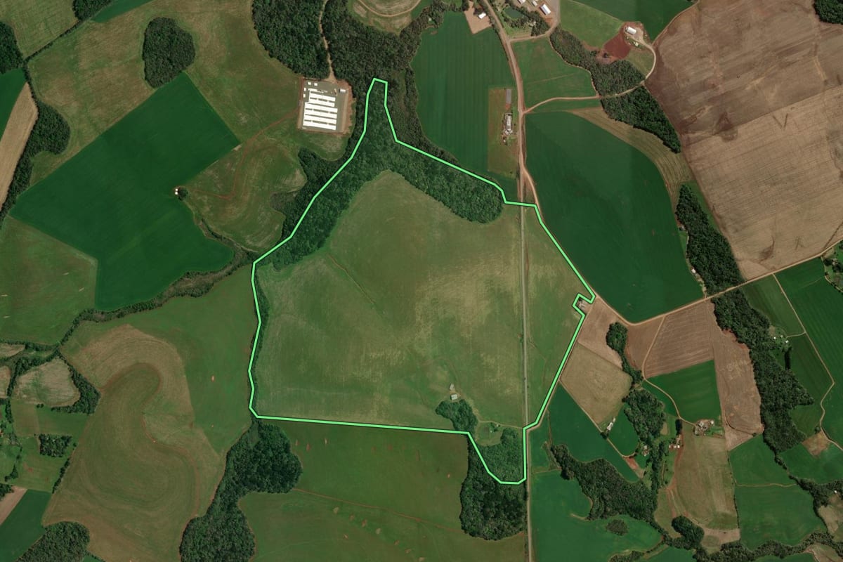 Imagem de satélite do imóvel rural em Sananduva (RS), com o contorno declarado no CAR desenhado por cima.