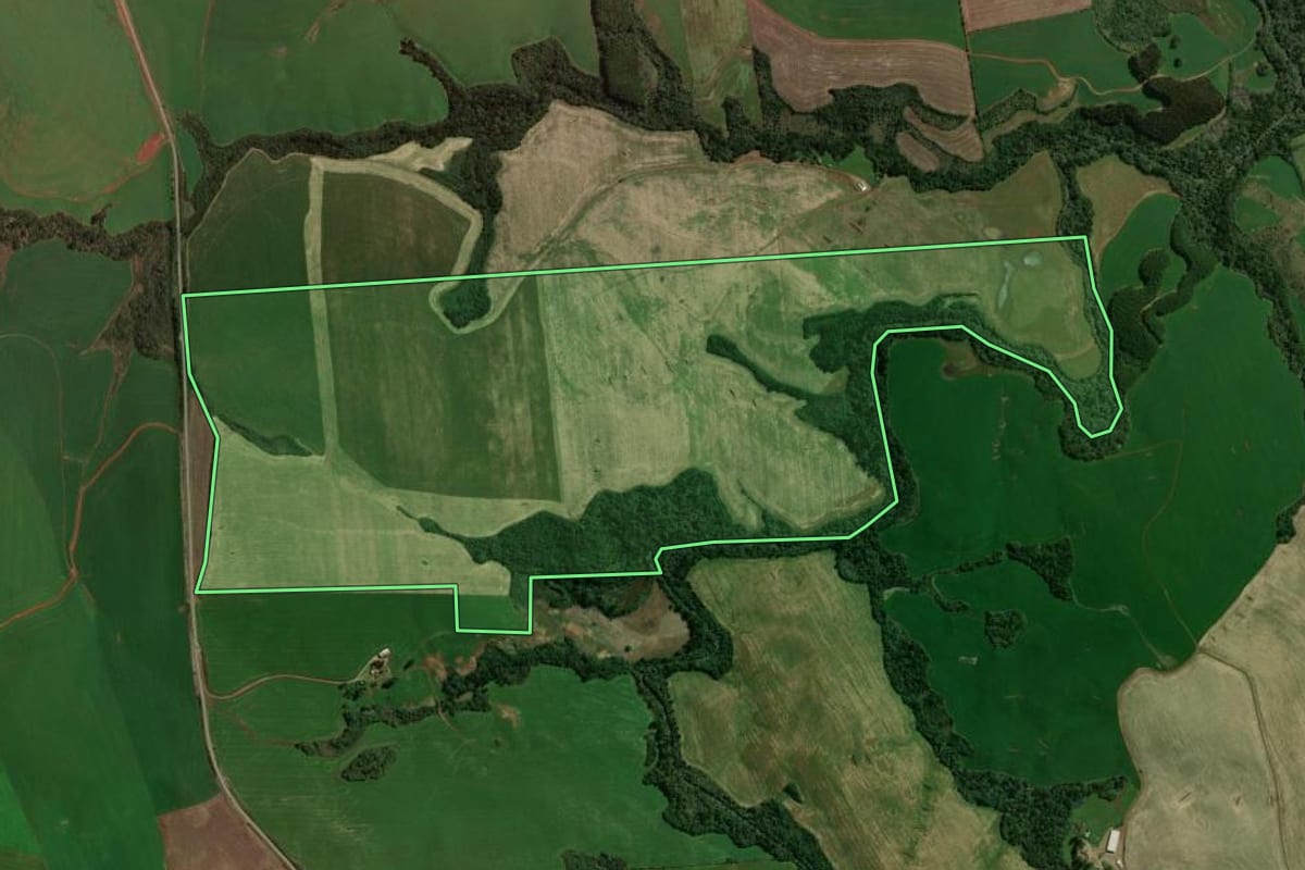 Imagem de satélite do imóvel rural em Sananduva (RS), com o contorno declarado no CAR desenhado por cima.
