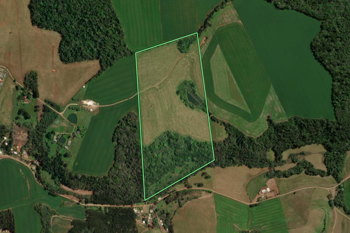 Imagem de satélite do imóvel rural em Sananduva (RS), com o contorno declarado no CAR desenhado por cima.
