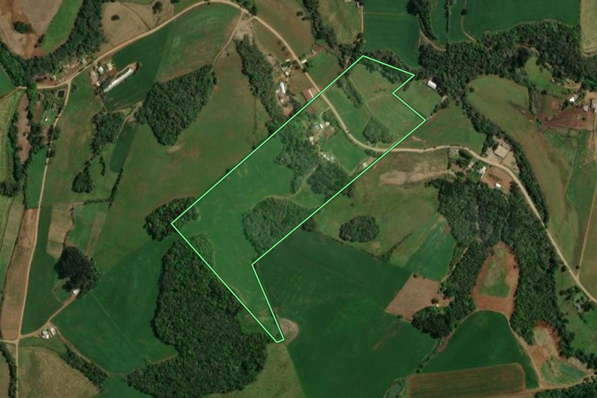 Imagem de satélite do imóvel rural em Sananduva (RS), com o contorno declarado no CAR desenhado por cima.