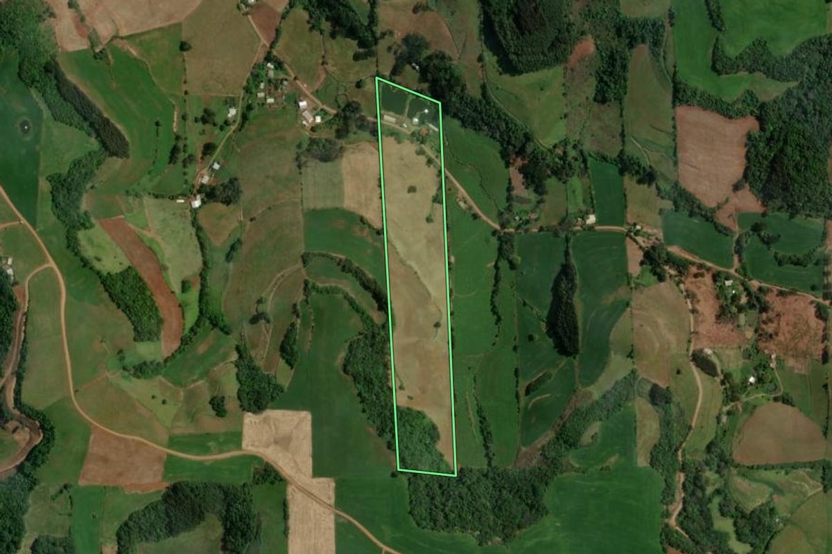 Imagem de satélite do imóvel rural em Sananduva (RS), com o contorno declarado no CAR desenhado por cima.