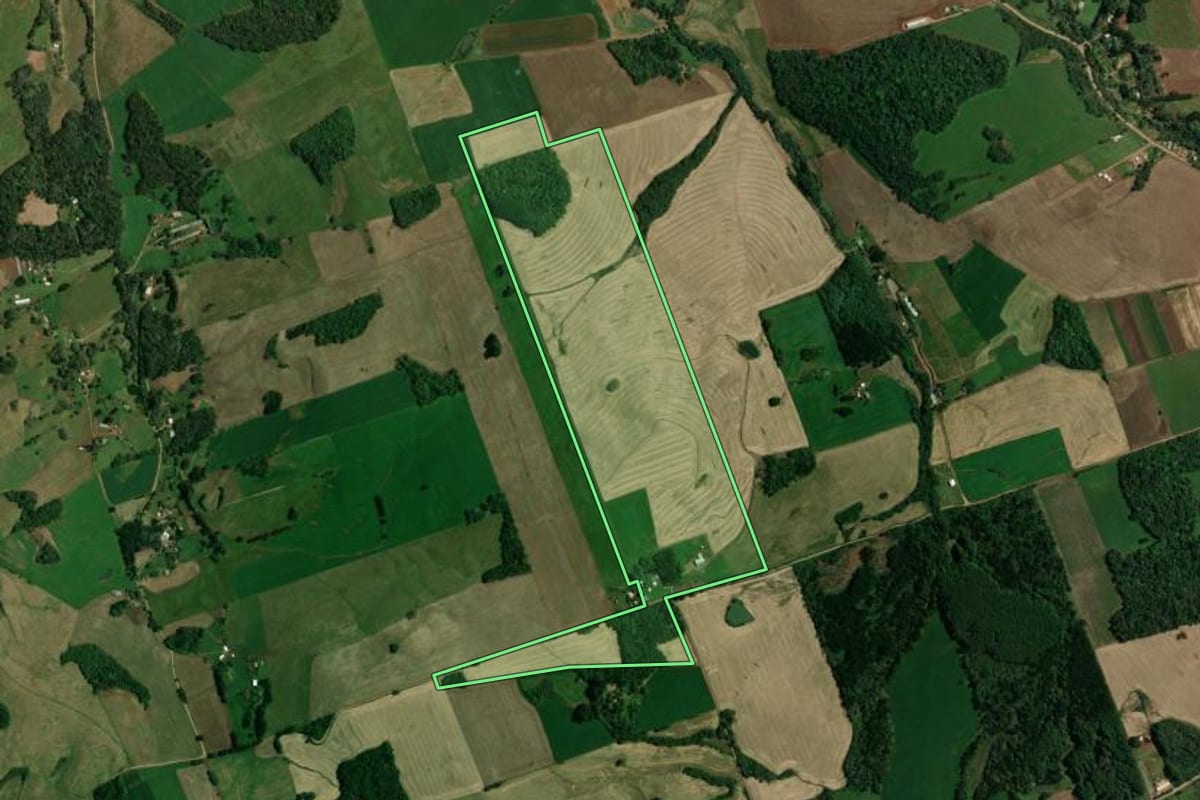 Imagem de satélite do imóvel rural em Sananduva (RS), com o contorno declarado no CAR desenhado por cima.