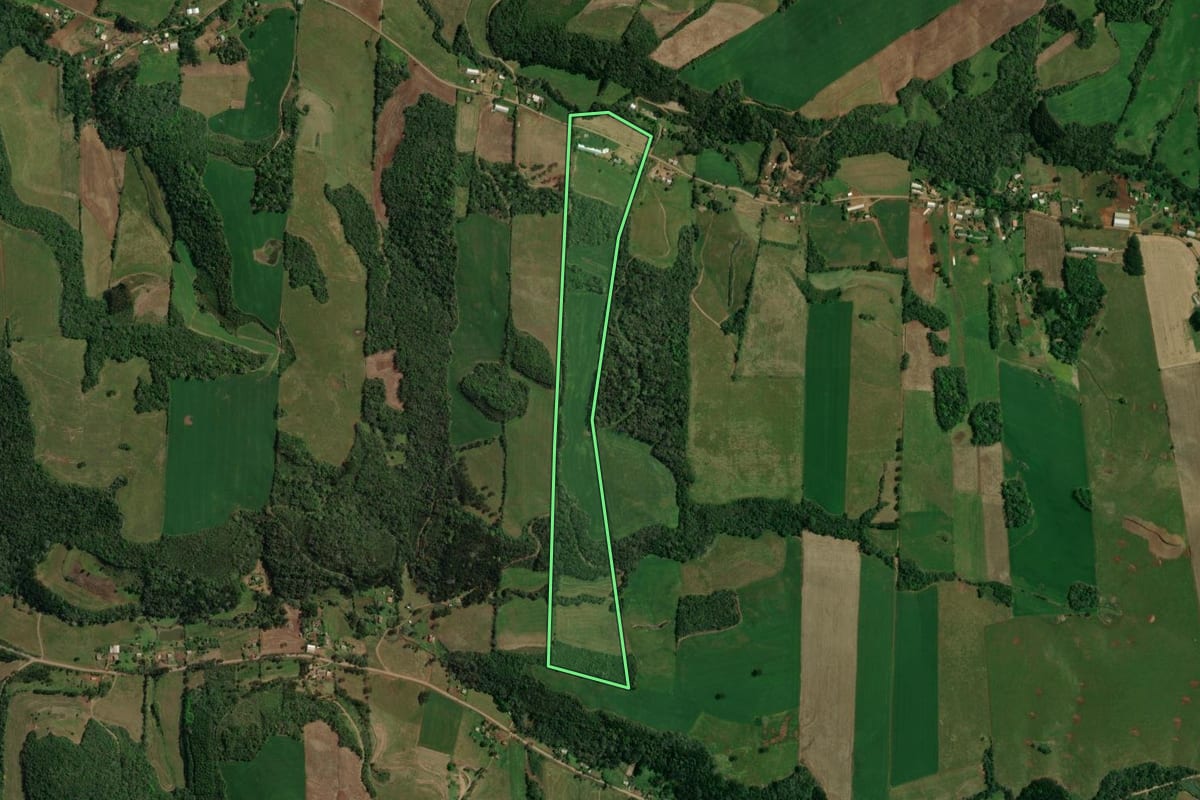 Imagem de satélite do imóvel rural em Sananduva (RS), com o contorno declarado no CAR desenhado por cima.