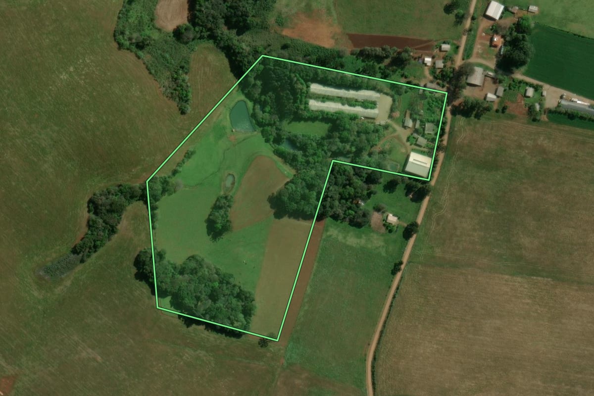 Imagem de satélite do imóvel rural em Sananduva (RS), com o contorno declarado no CAR desenhado por cima.